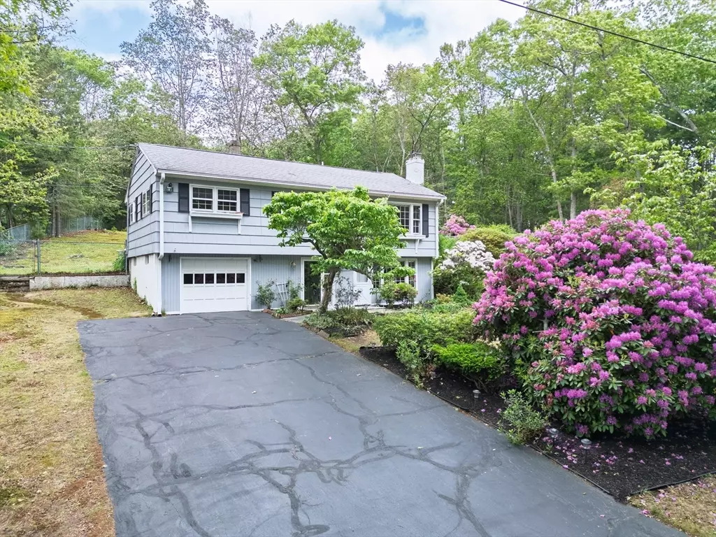 Norfolk, MA 02056,6 Marshall St