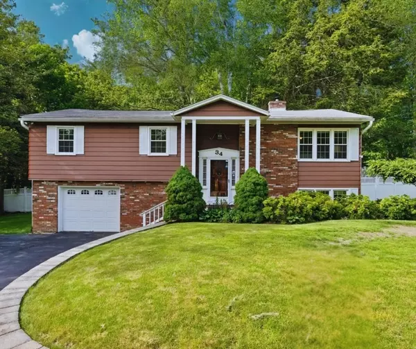 34 Queens Rd, Leominster, MA 01453