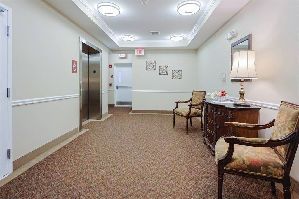 Waltham, MA 02452,53 Bartlett Way #307