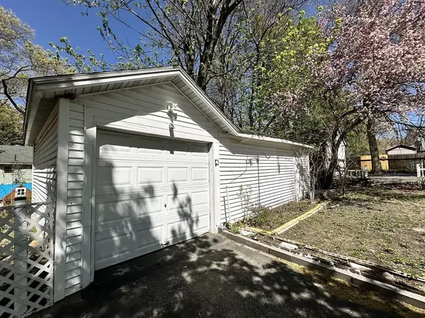 Springfield, MA 01109,14 Aster St.