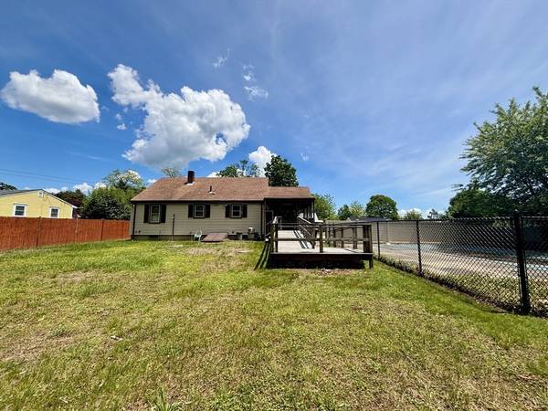 Acushnet, MA 02743,20 Birch St