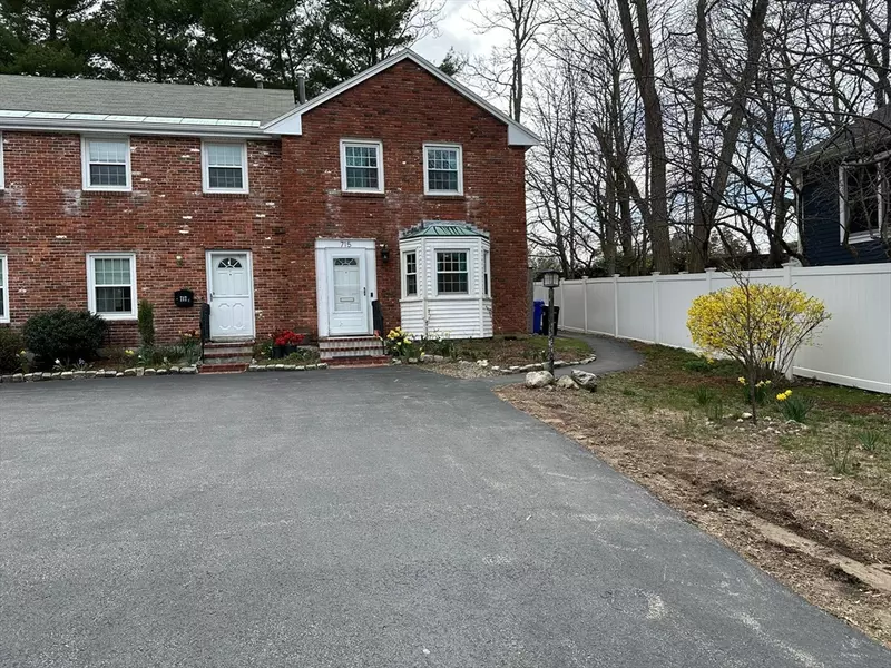 715 Hammond St #715, Brookline, MA 02467