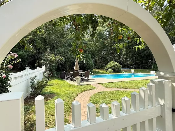 Foxboro, MA 02035,5 Lauren Ln