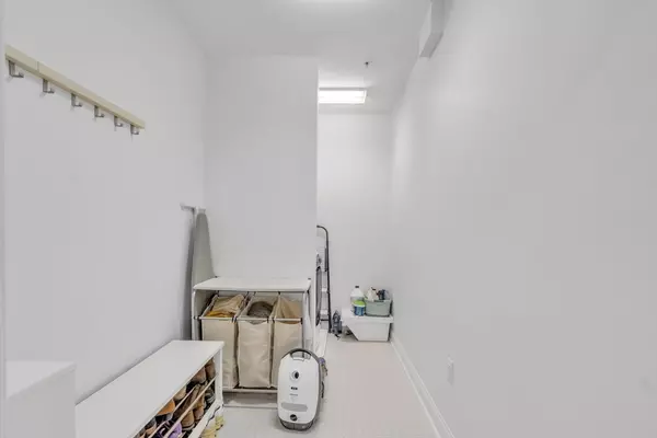 Quincy, MA 02169,1 Brook Rd #215