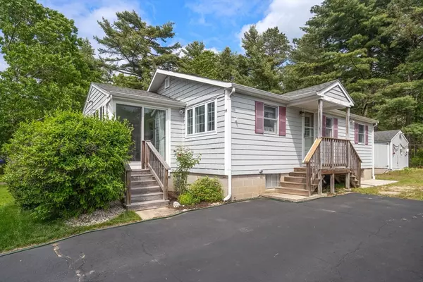 115 Wareham Lake Shore Dr, Wareham, MA 02538