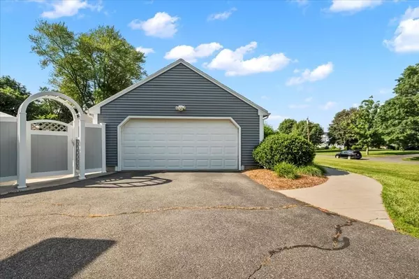 Wilbraham, MA 01095,7 Scenic Dr