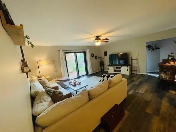 Oxford, MA 01537,3 Thayer Pond Dr #10