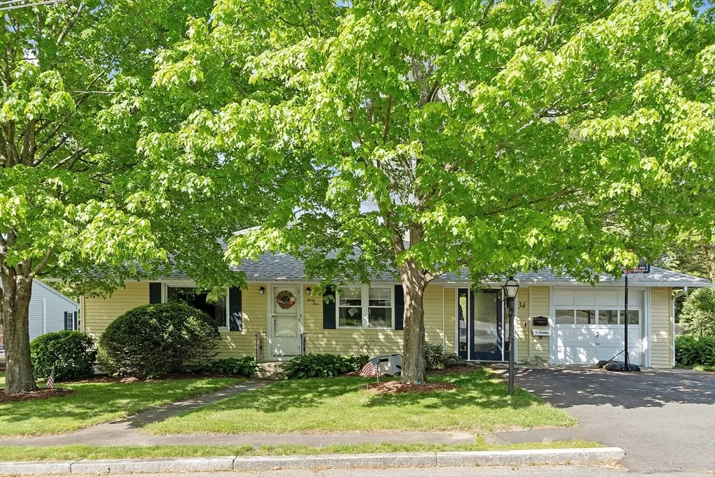 Methuen, MA 01844,34 Woodland Cir