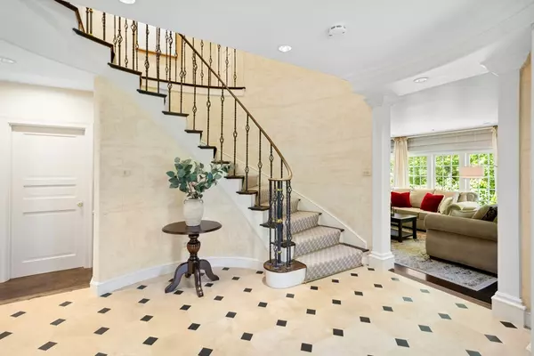 Wellesley, MA 02481,11 Scotch Pine Cir