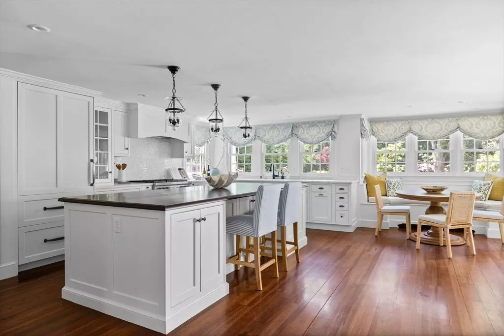 Hingham, MA 02043,107 Leavitt St