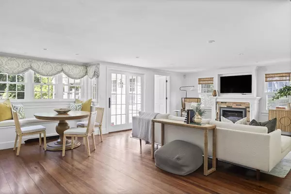 Hingham, MA 02043,107 Leavitt St