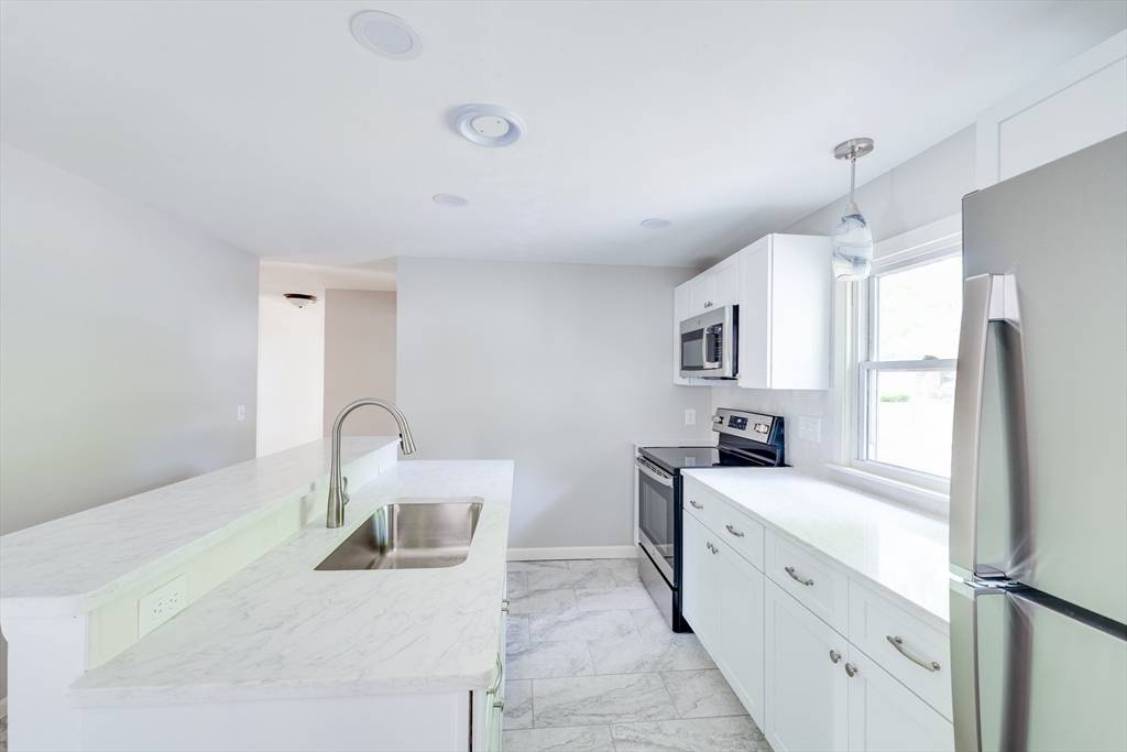 East Longmeadow, MA 01028,24 Harwich Rd