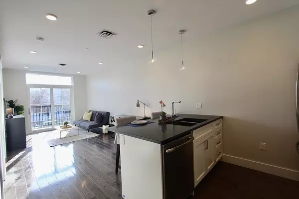 Somerville, MA 02143,434 Mcgrath Highway #413
