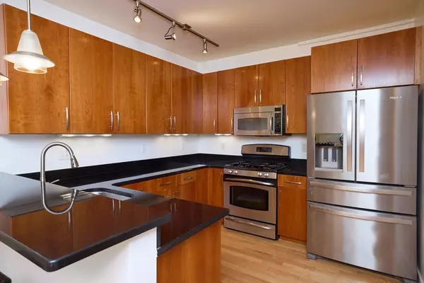 24 Bay State Rd #7, Cambridge, MA 02138