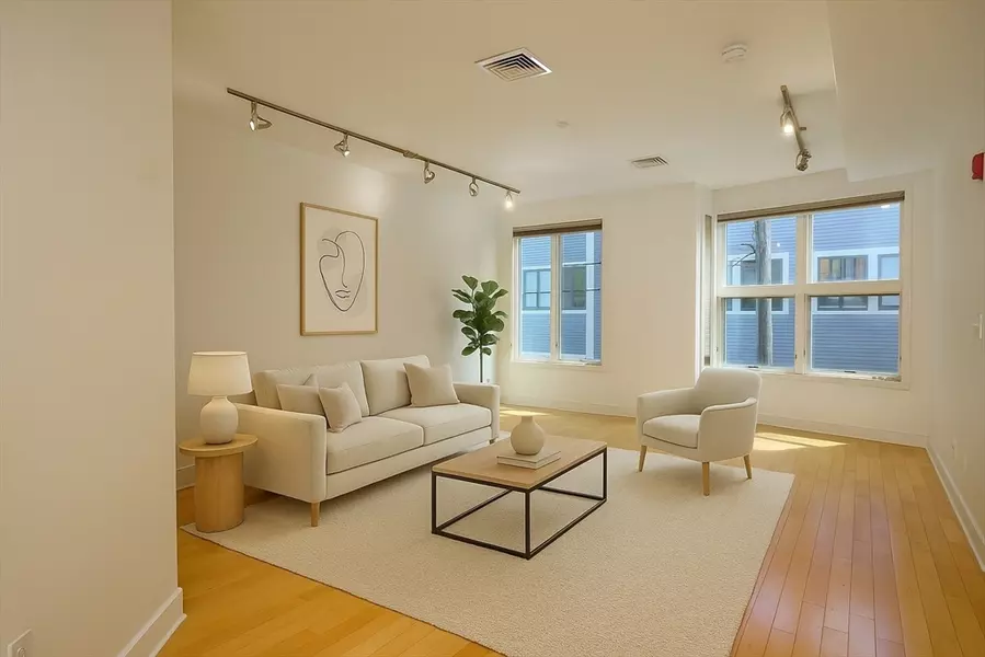 24 Bay State Rd #7, Cambridge, MA 02138