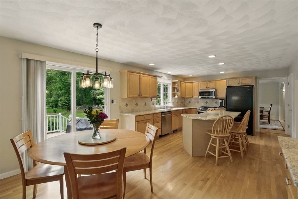 Bedford, MA 01730,7 Karen Dr