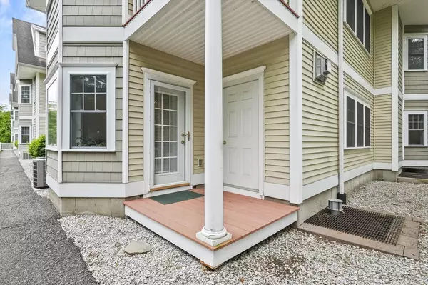 Chelmsford, MA 01863,5 Mission Road #106