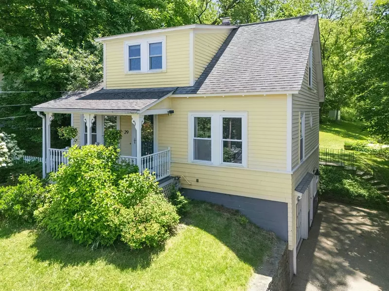 29 Millbury St, Grafton, MA 01519