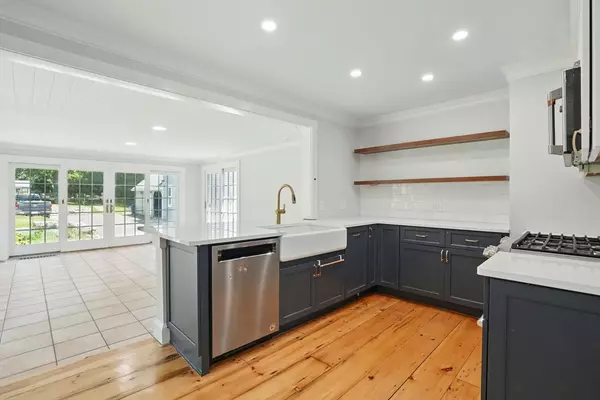 Duxbury, MA 02332,245 Elm St