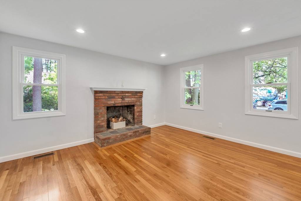 North Attleboro, MA 02760,1008 Lincolnshire Dr