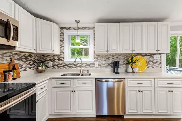 Carver, MA 02330,1 Lakenham Dr