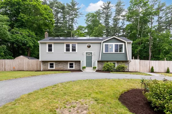 Carver, MA 02330,1 Lakenham Dr