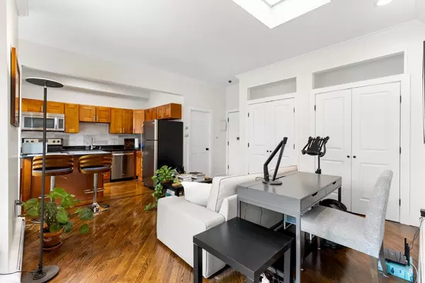 Boston, MA 02115,390 Riverway #24