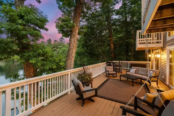 Sturbridge, MA 01566,72 S Shore Dr