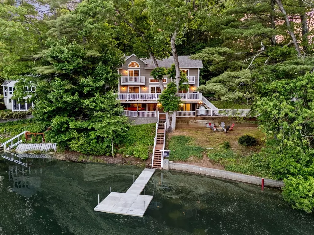 Sturbridge, MA 01566,72 S Shore Dr