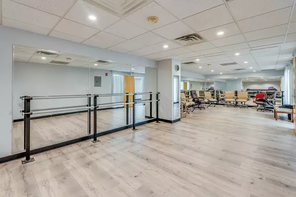 Andover, MA 01810,1 Elm Square #L91