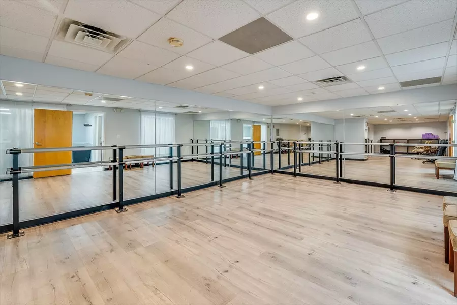 1 Elm Square #L91, Andover, MA 01810