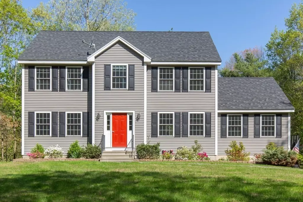 Pelham, NH 03076,24 Robinson Ln