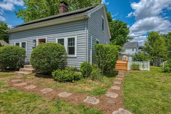 Sharon, MA 02067,22 Maple Avenue