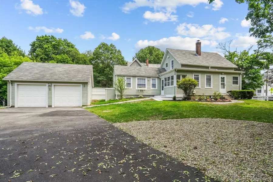 22 E Grove St, Middleboro, MA 02346