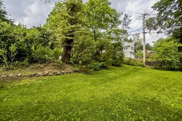 Holyoke, MA 01040,52 Hillview Rd
