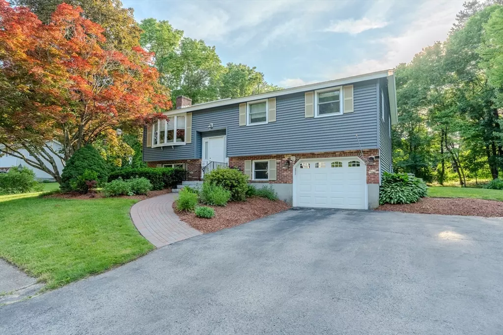 Chelmsford, MA 01824,13 Cove St