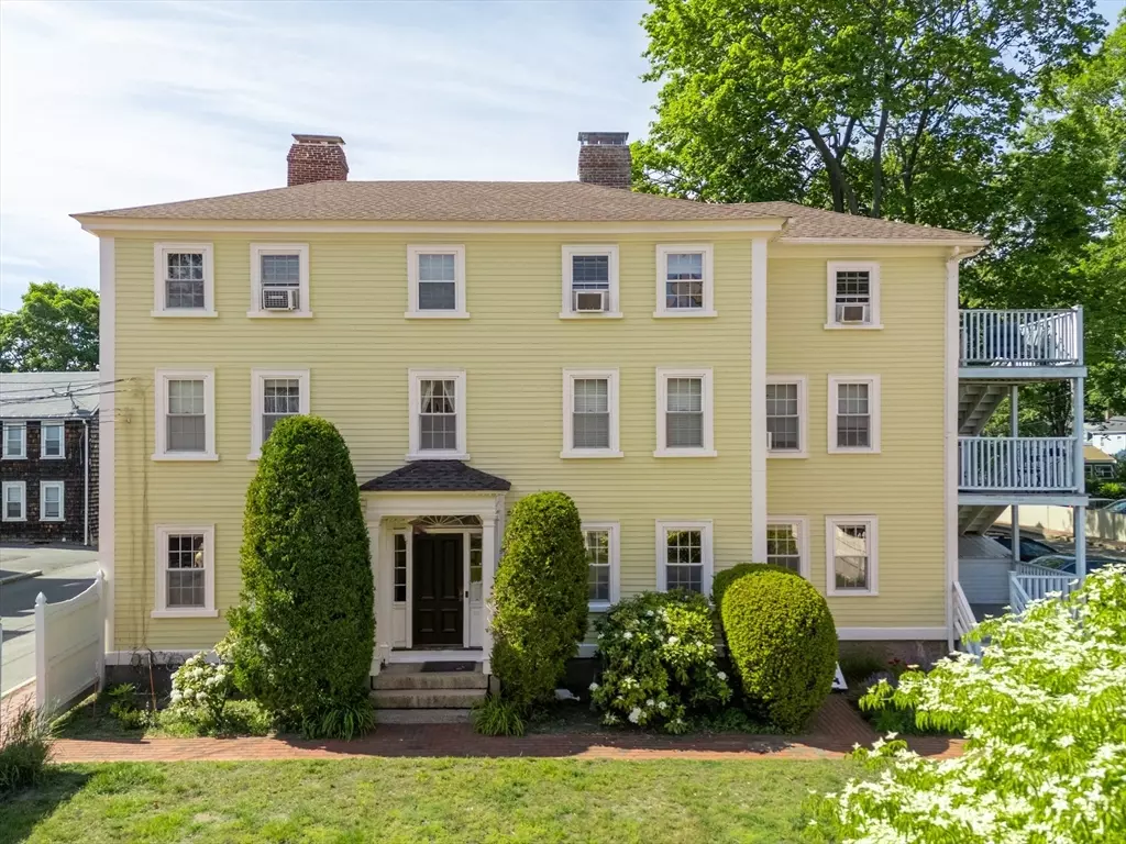 Salem, MA 01970,8 Williams Street #E1