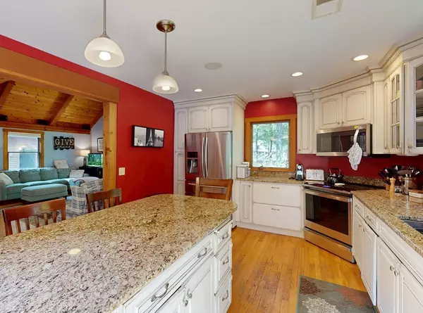 Deerfield, MA 01373,131 Sandgully Rd North