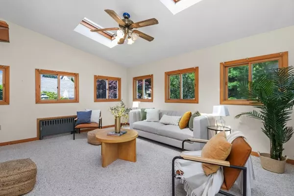 Newton, MA 02465,10 Fernwood Rd