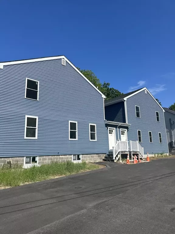 Taunton, MA 02780,170 Hart St #B