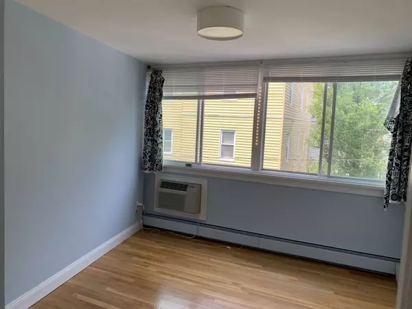 Cambridge, MA 02139,516 Green St #2A