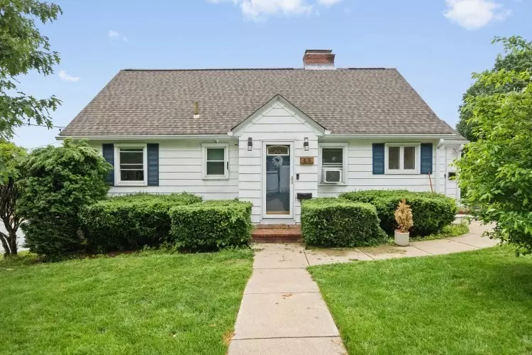 35 Marsh Avenue, Worcester, MA 01605