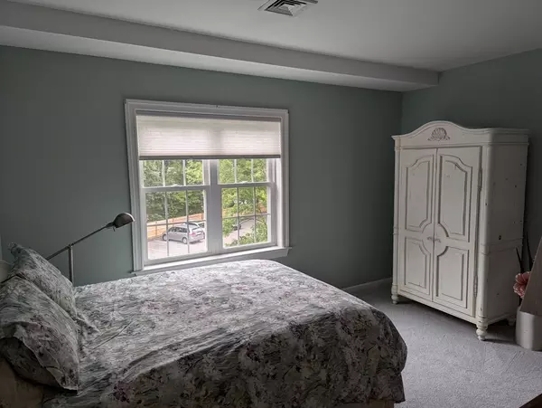 North Andover, MA 01845,190 Chickering Rd #313D