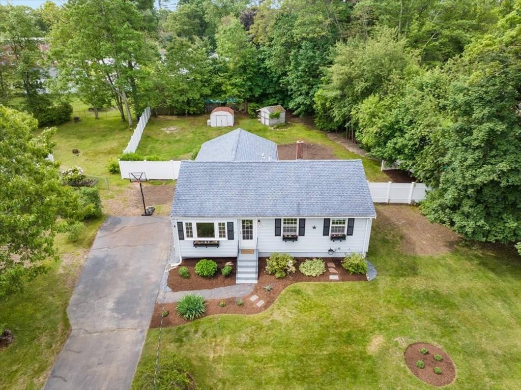 Medway, MA 02053,6 Karen Ave