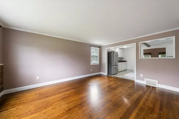 Medway, MA 02053,6 Karen Ave