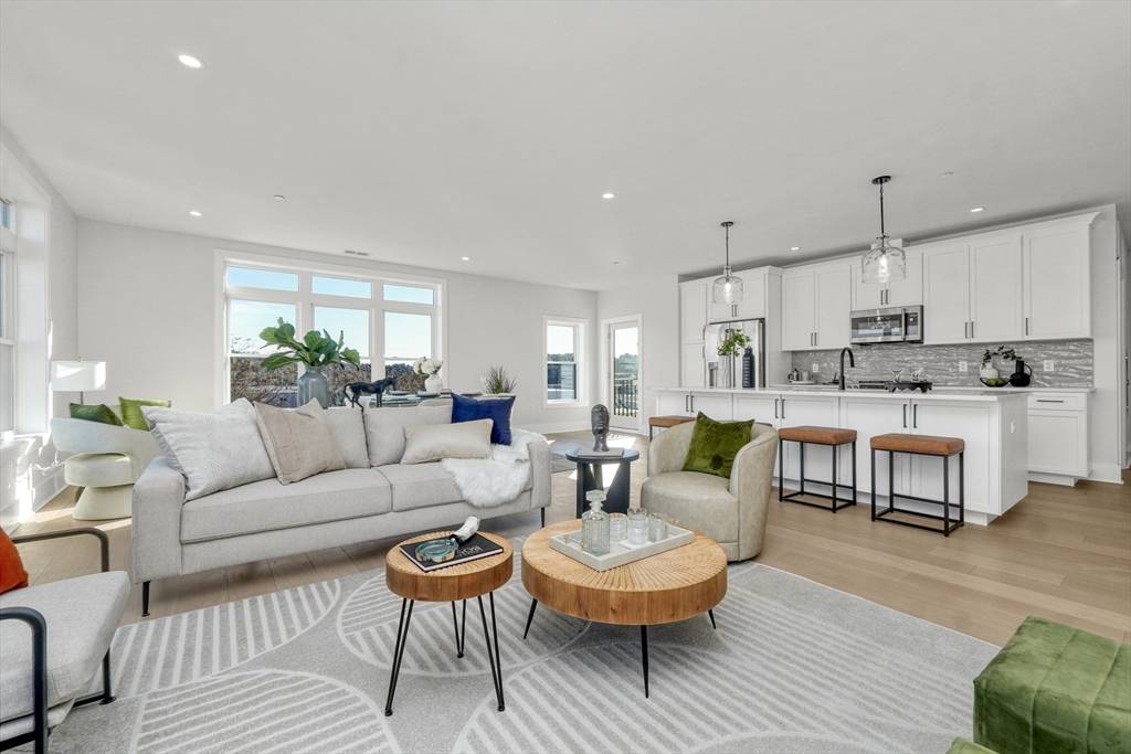62 Foundry St #201, Wakefield, MA 01880