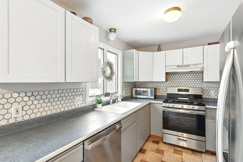 Chicopee, MA 01013,19 Arnold Avenue