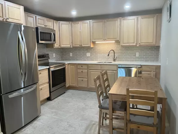 North Andover, MA 01845,3 Walker Rd #9