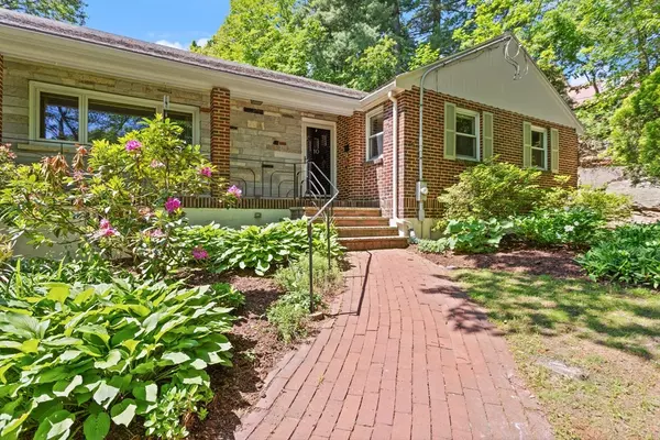 Winchester, MA 01890,10 Girard Rd