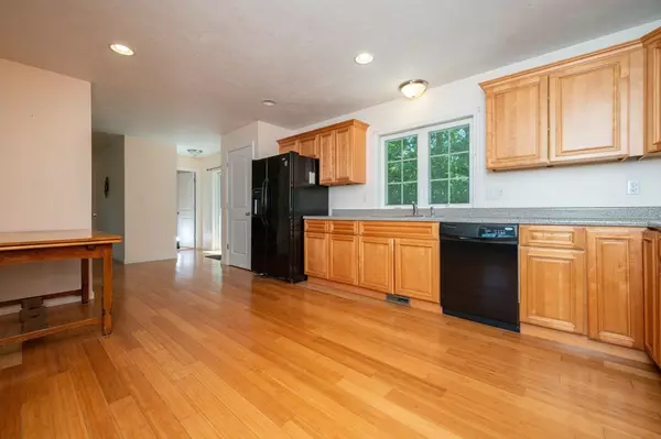 Wrentham, MA 02093,146 Lakeside Ave